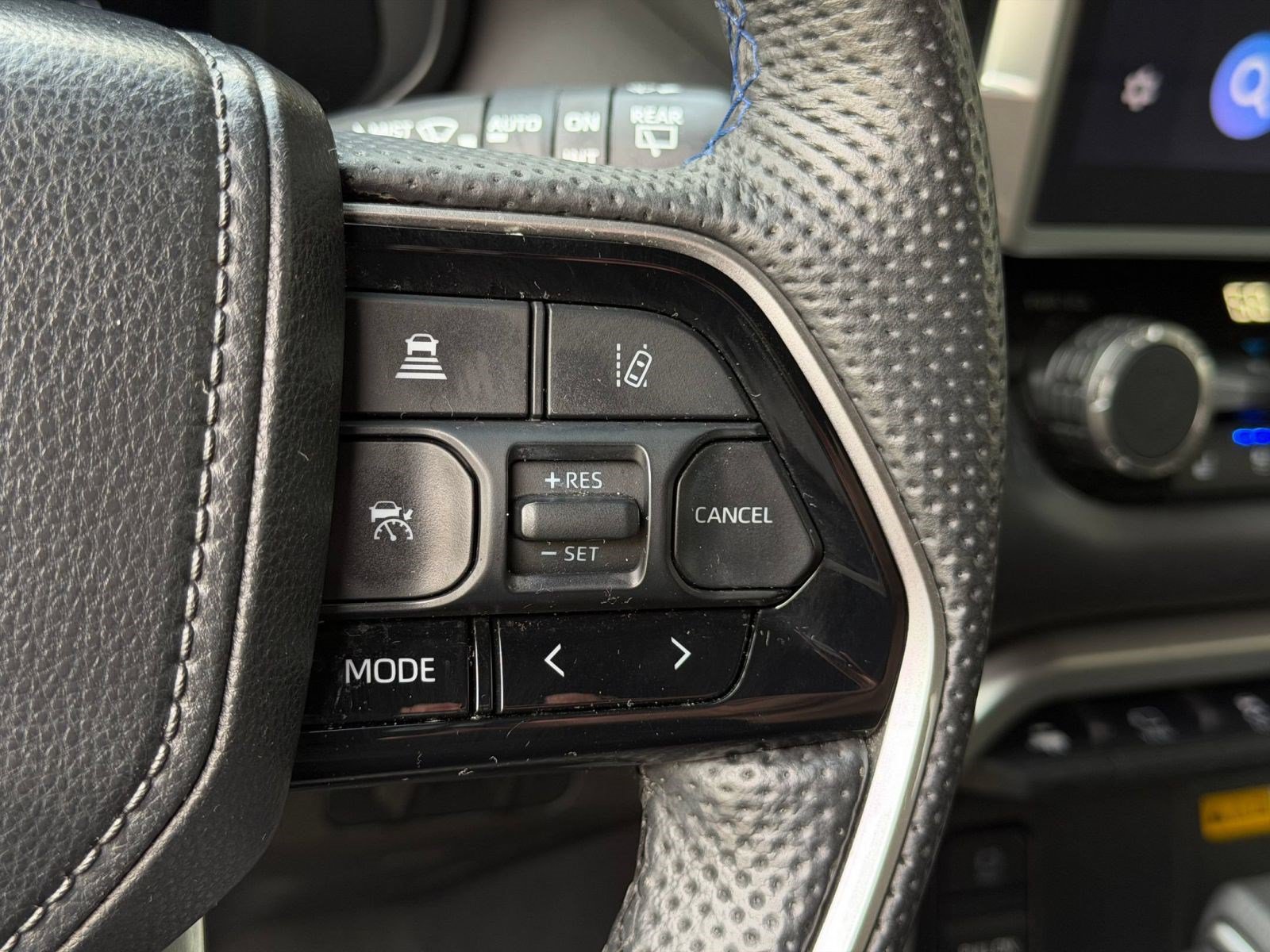 Used 2024 Toyota Sequoia Platinum AWD/4WD image 18