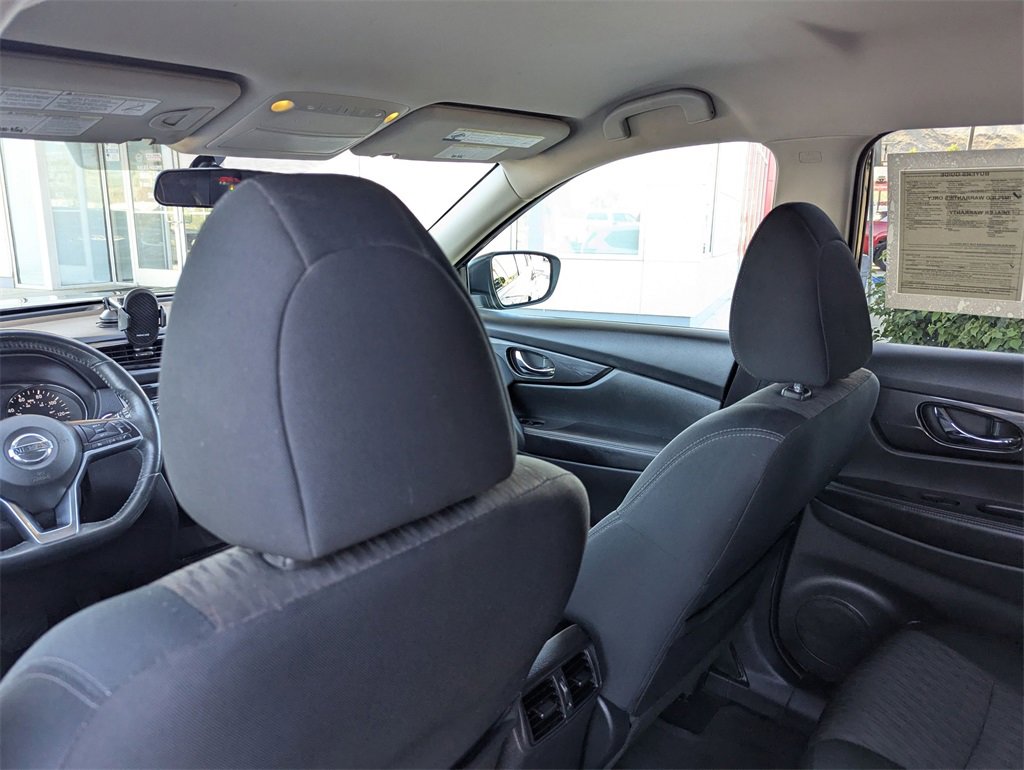 Used 2018 Nissan Rogue SV image 15