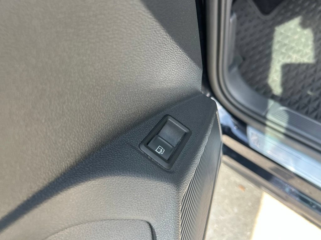 Certified 2023 Volkswagen Taos SE w/ Panoramic Sunroof Package FWD image 48