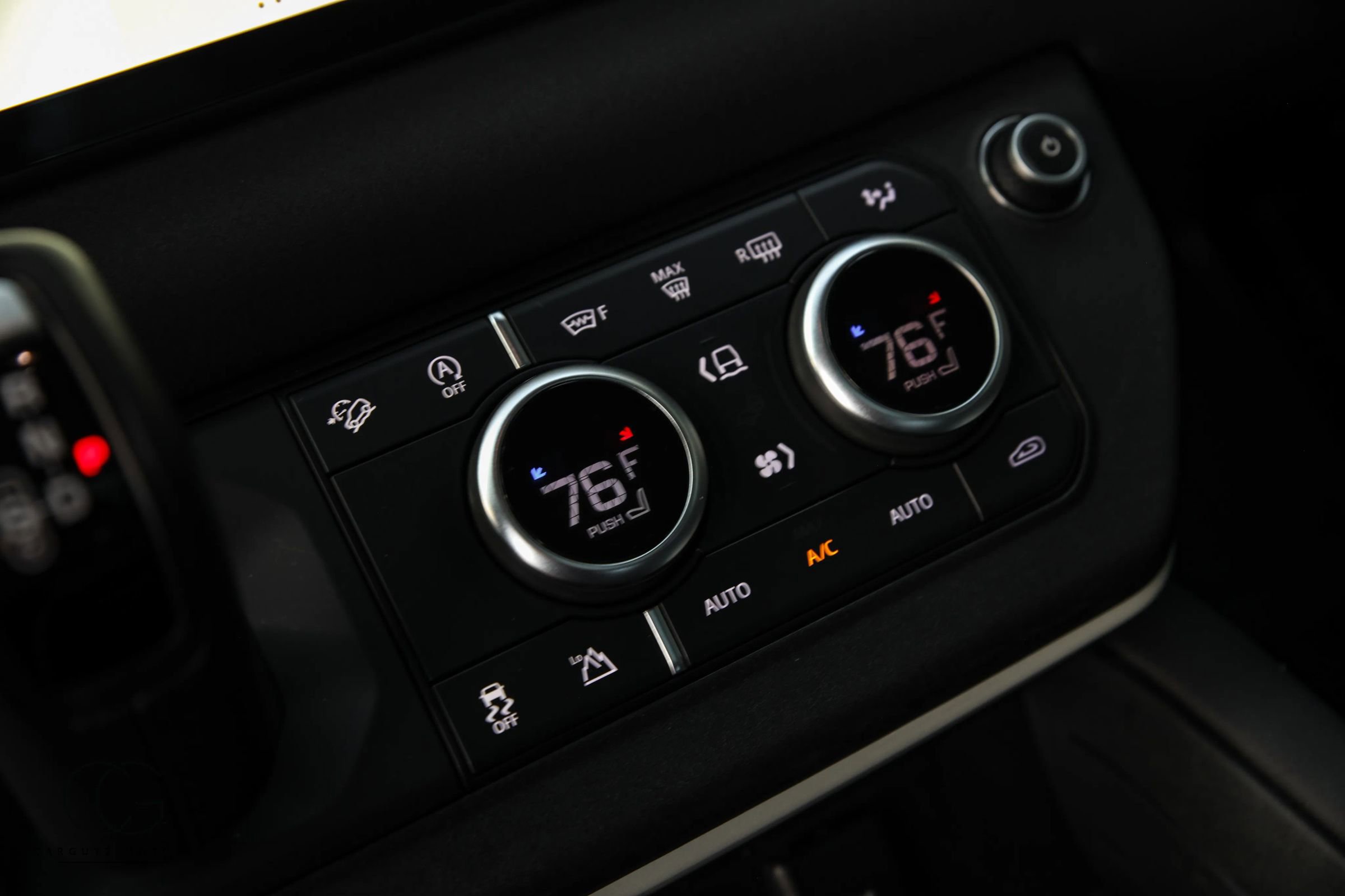 Used 2022 Land Rover Defender 110 SE image 22