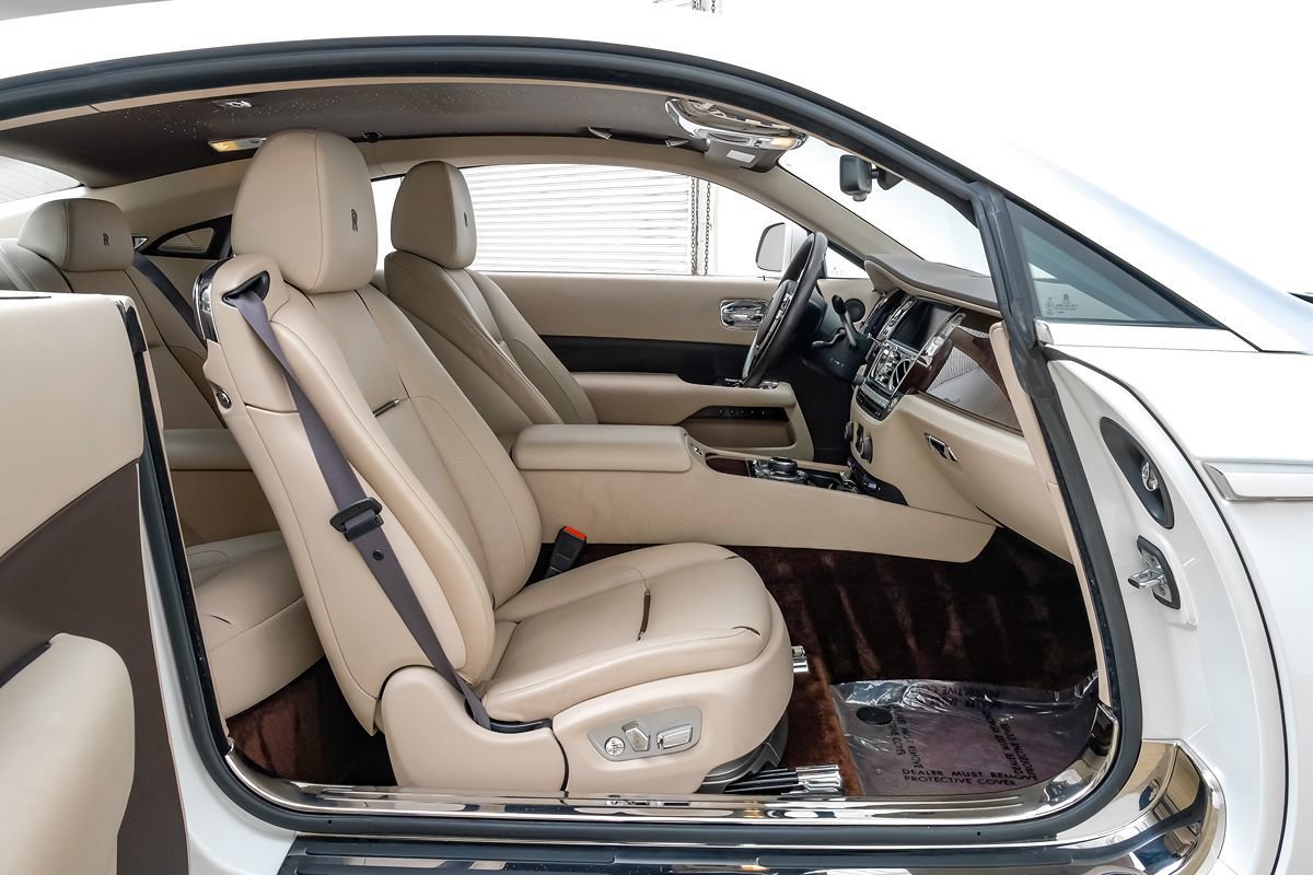 Used 2016 Rolls-Royce Wraith RWD image 24