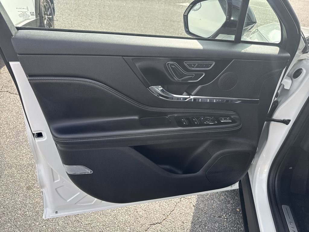 Used 2023 Lincoln Corsair Reserve w/ Equipment Group 201A image 10