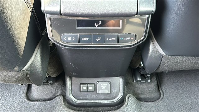 Used 2023 Toyota Highlander Limited image 29