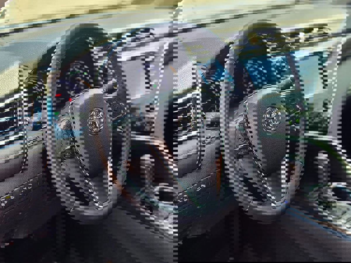 Used 2018 Toyota Camry XLE image 20