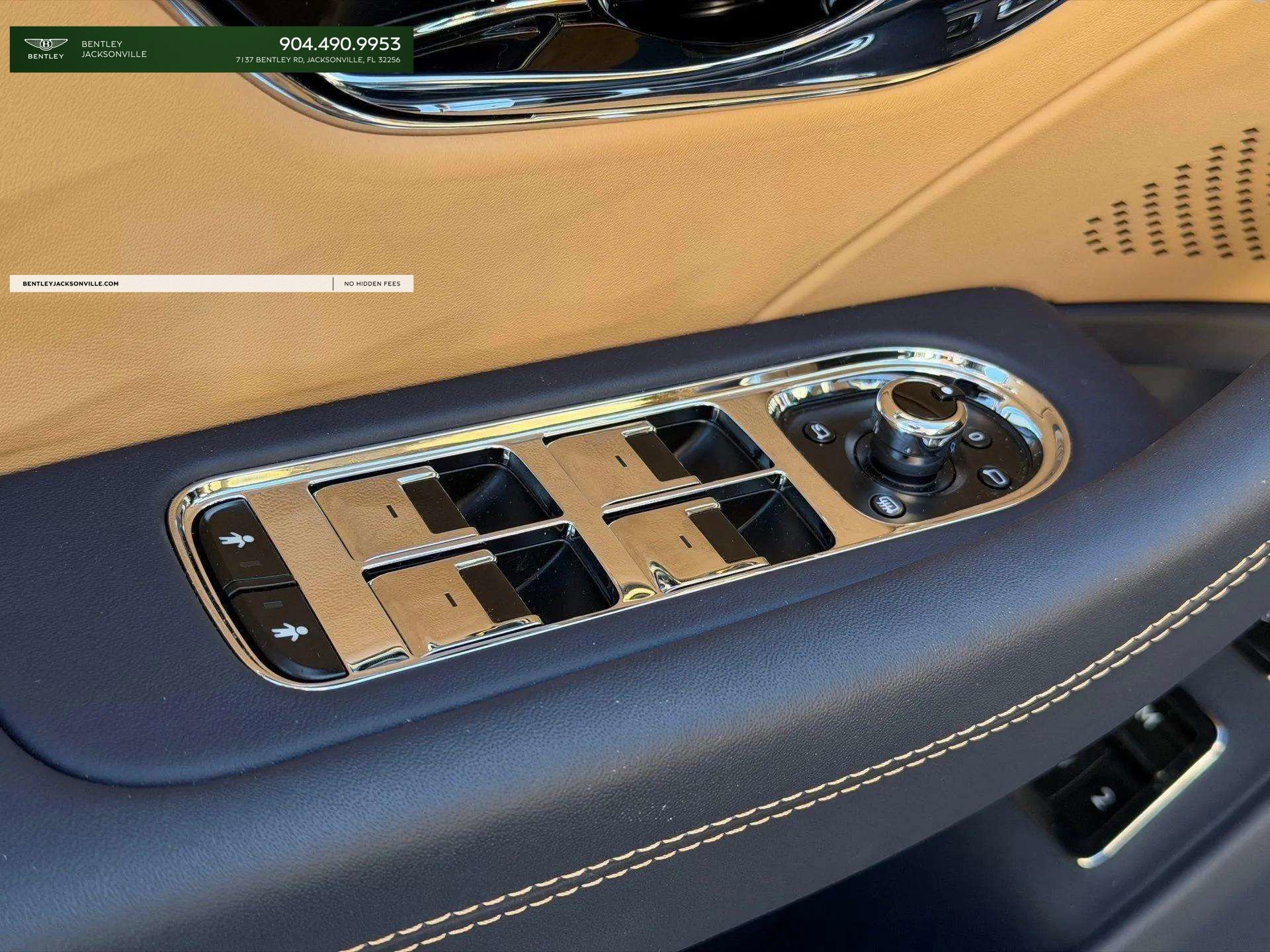 Used 2025 Bentley Flying Spur Plug-In Hybrid image 52