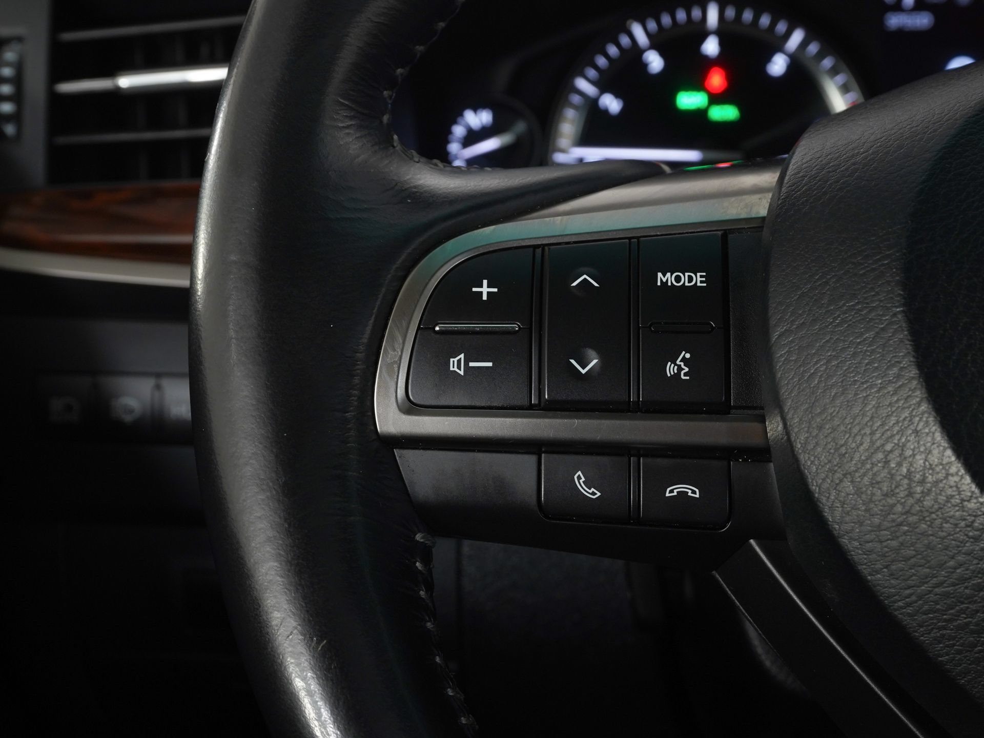Used 2016 Lexus LX 570 4WD w/ Luxury Package image 21