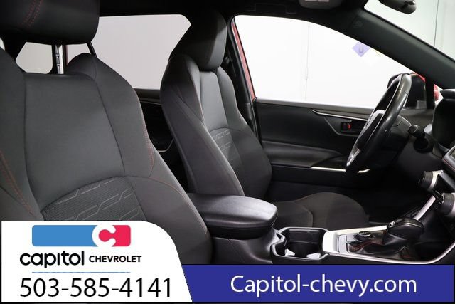Used 2021 Toyota RAV4 SE w/ Weather & Moonroof Package AWD/4WD image 31