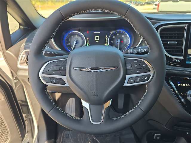 New 2026 Chrysler Pacifica Select image 25