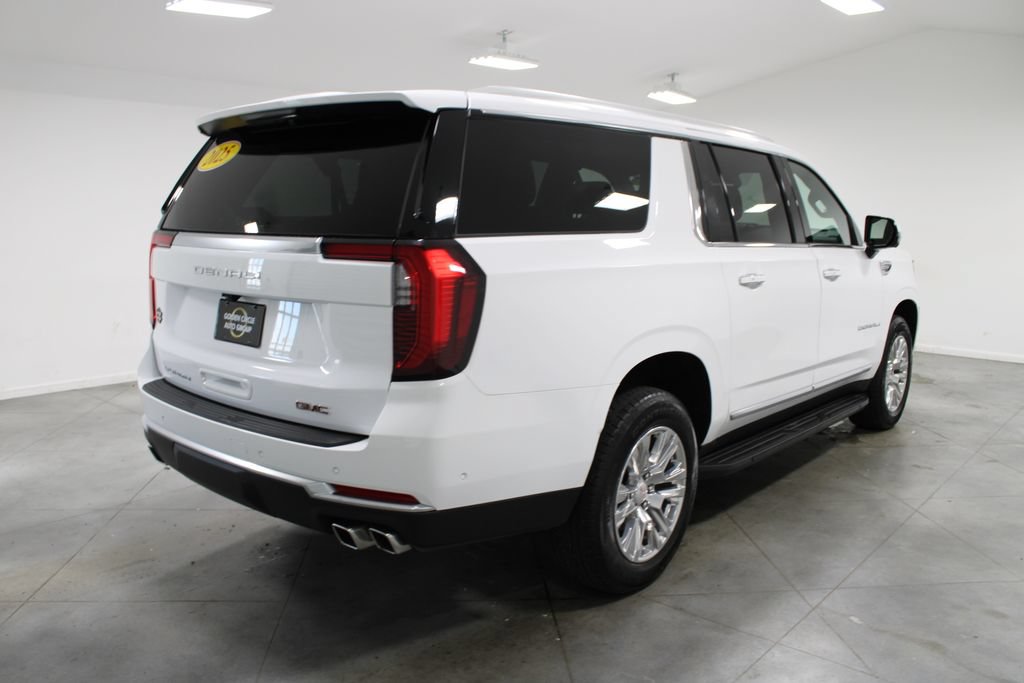 Used 2025 GMC Yukon XL Denali AWD/4WD image 9