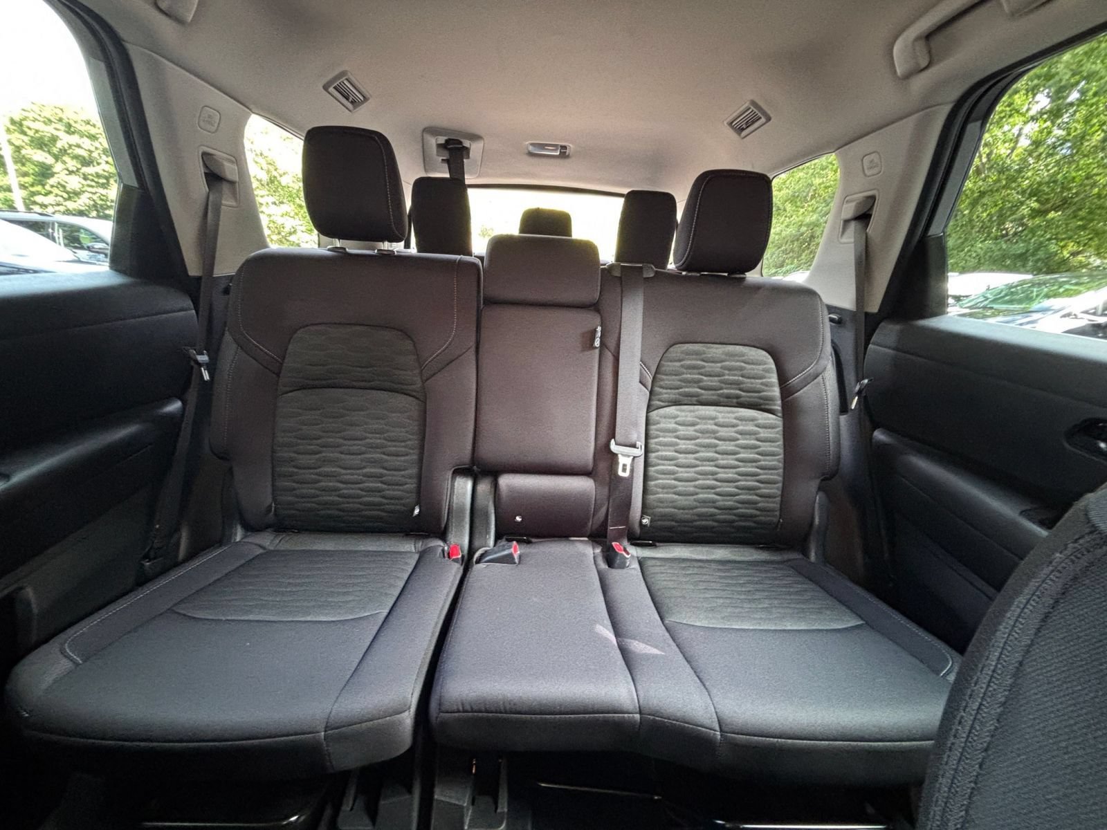 Used 2025 Nissan Pathfinder SV AWD/4WD image 40