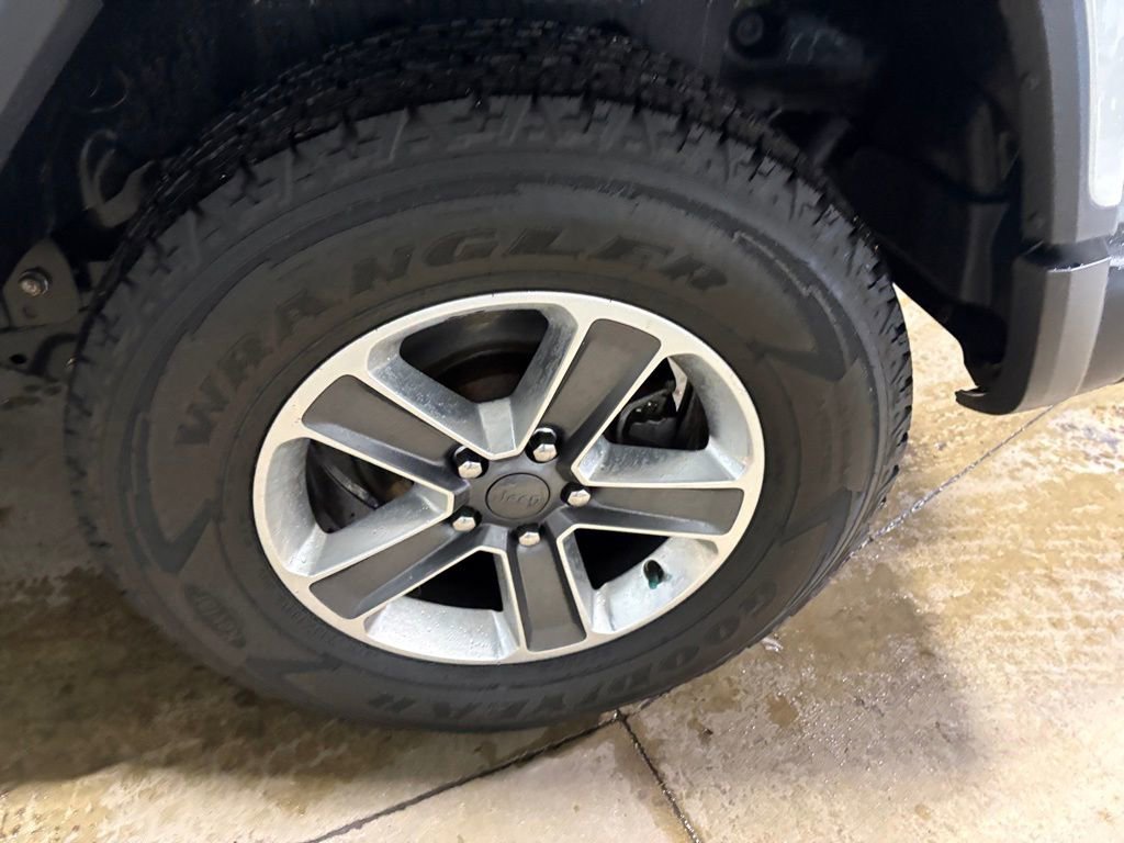 Used 2019 Jeep Wrangler Unlimited Sahara image 30