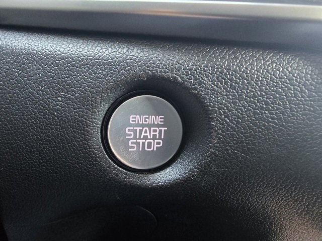 Used 2025 Kia Sorento S image 23