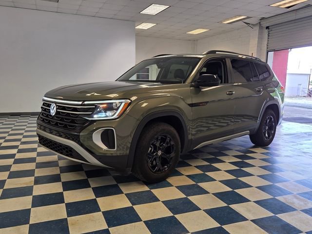 Used 2024 Volkswagen Atlas Peak Edition SE AWD/4WD image 3