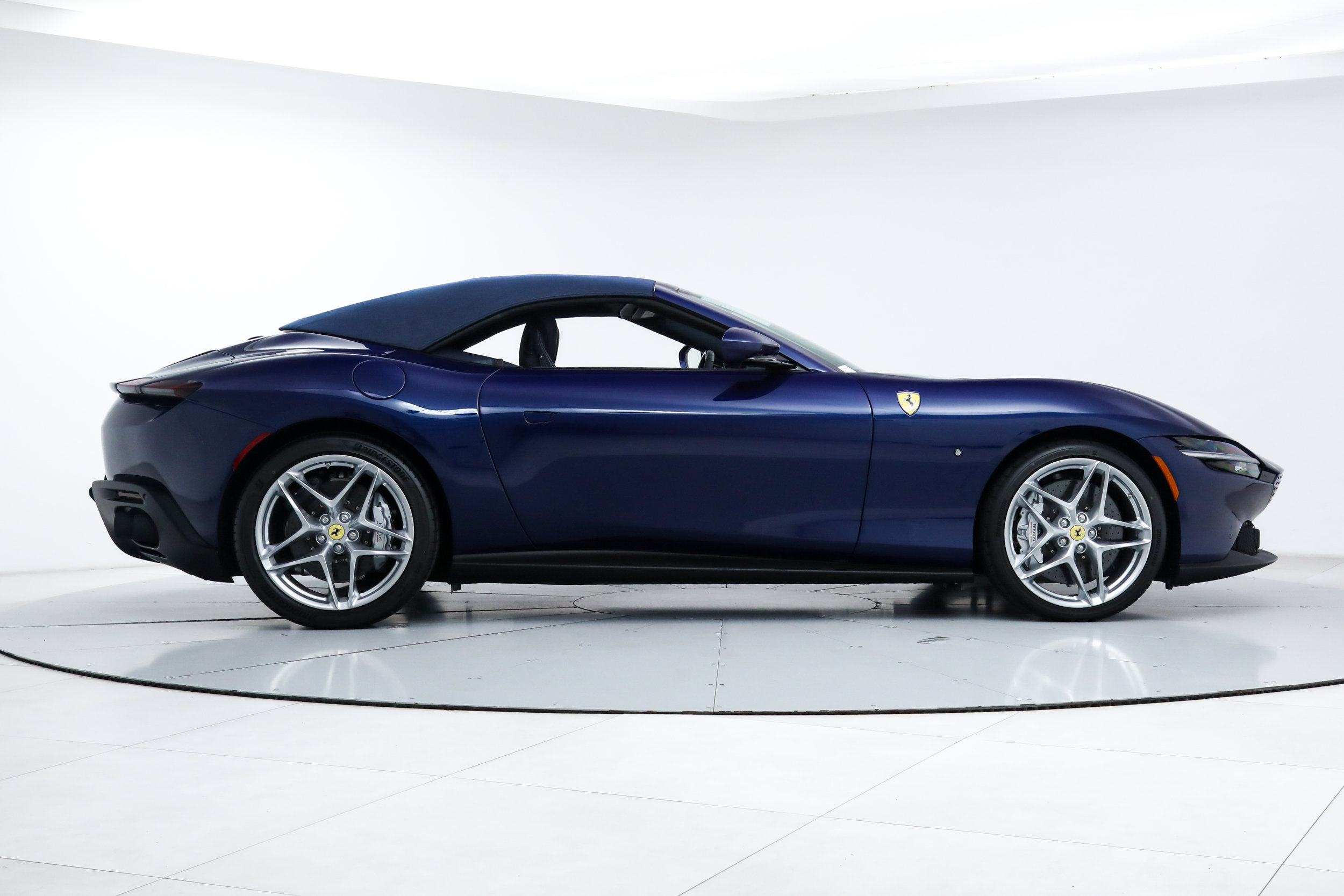 Certified 2026 Ferrari Roma Spider RWD image 11