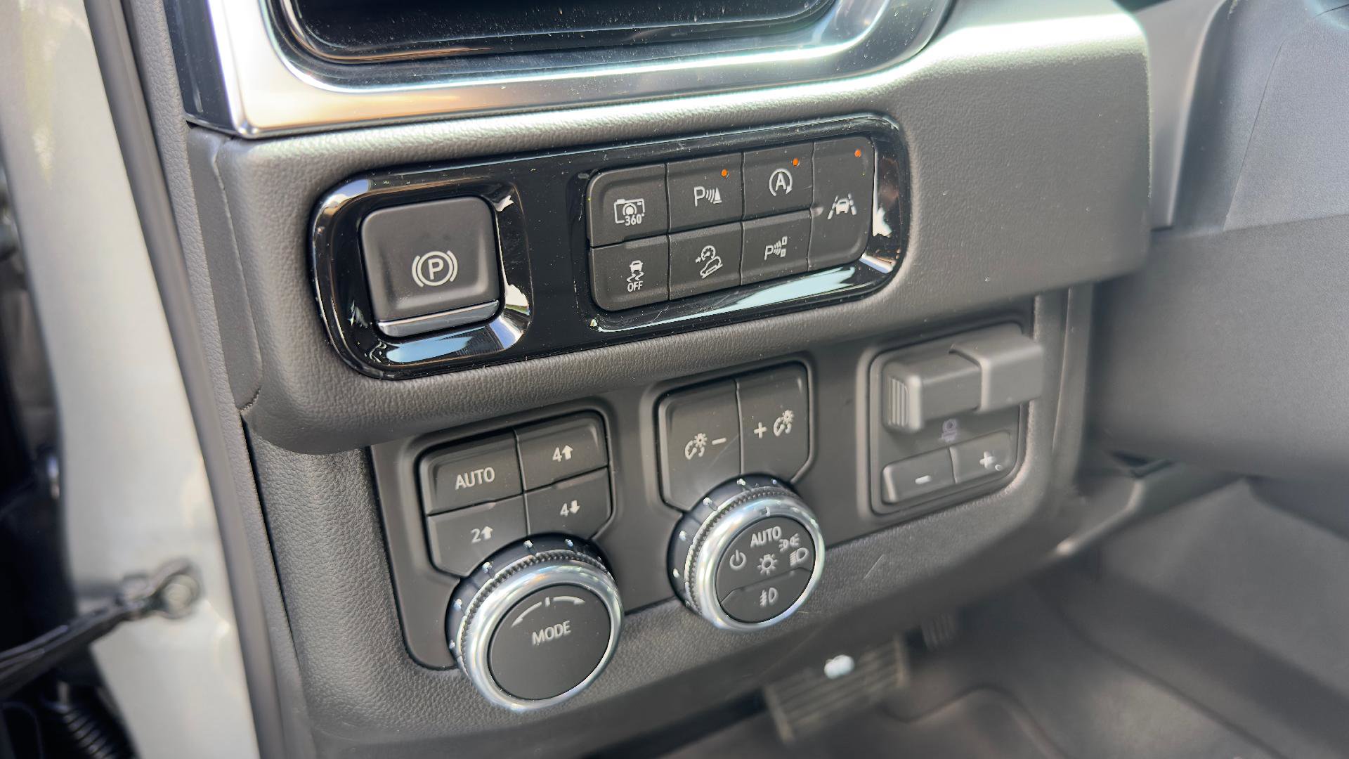 New 2026 GMC Yukon Elevation image 14