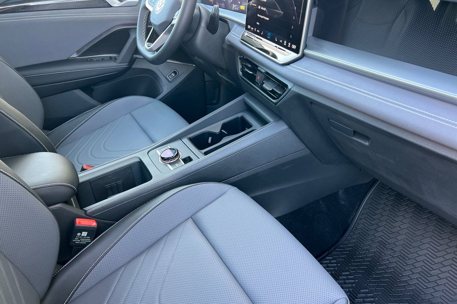 New 2026 Volkswagen Tiguan SE AWD/4WD image 16