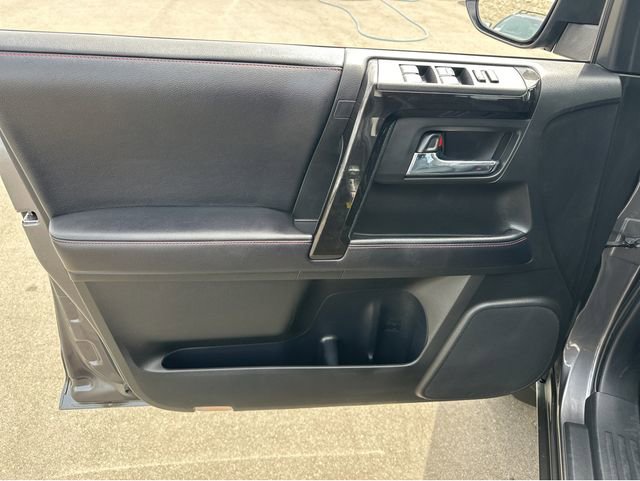 Used 2018 Toyota 4Runner TRD Off-Road Premium AWD/4WD image 12