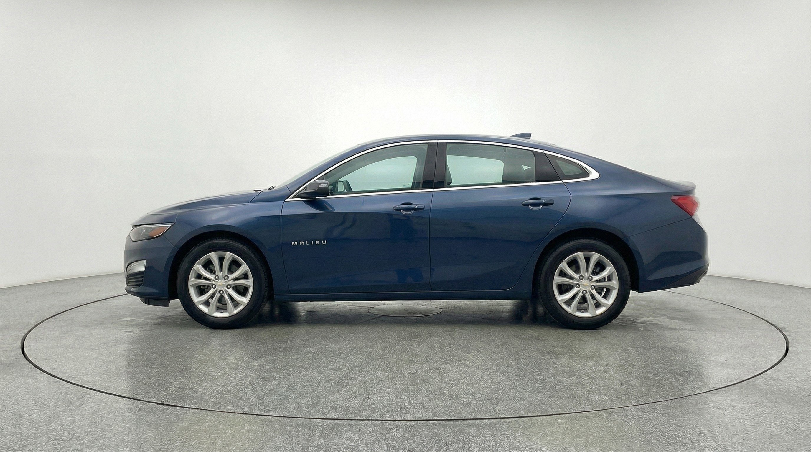 Used 2024 Chevrolet Malibu LT FWD image 5
