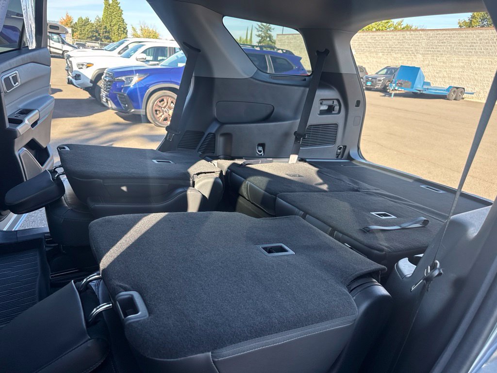 Used 2023 Ford Explorer XLT w/ Equipment Group 202A AWD/4WD image 16
