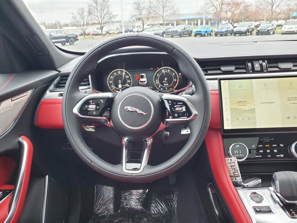 Used 2024 Jaguar F-PACE R-Dynamic S image 12