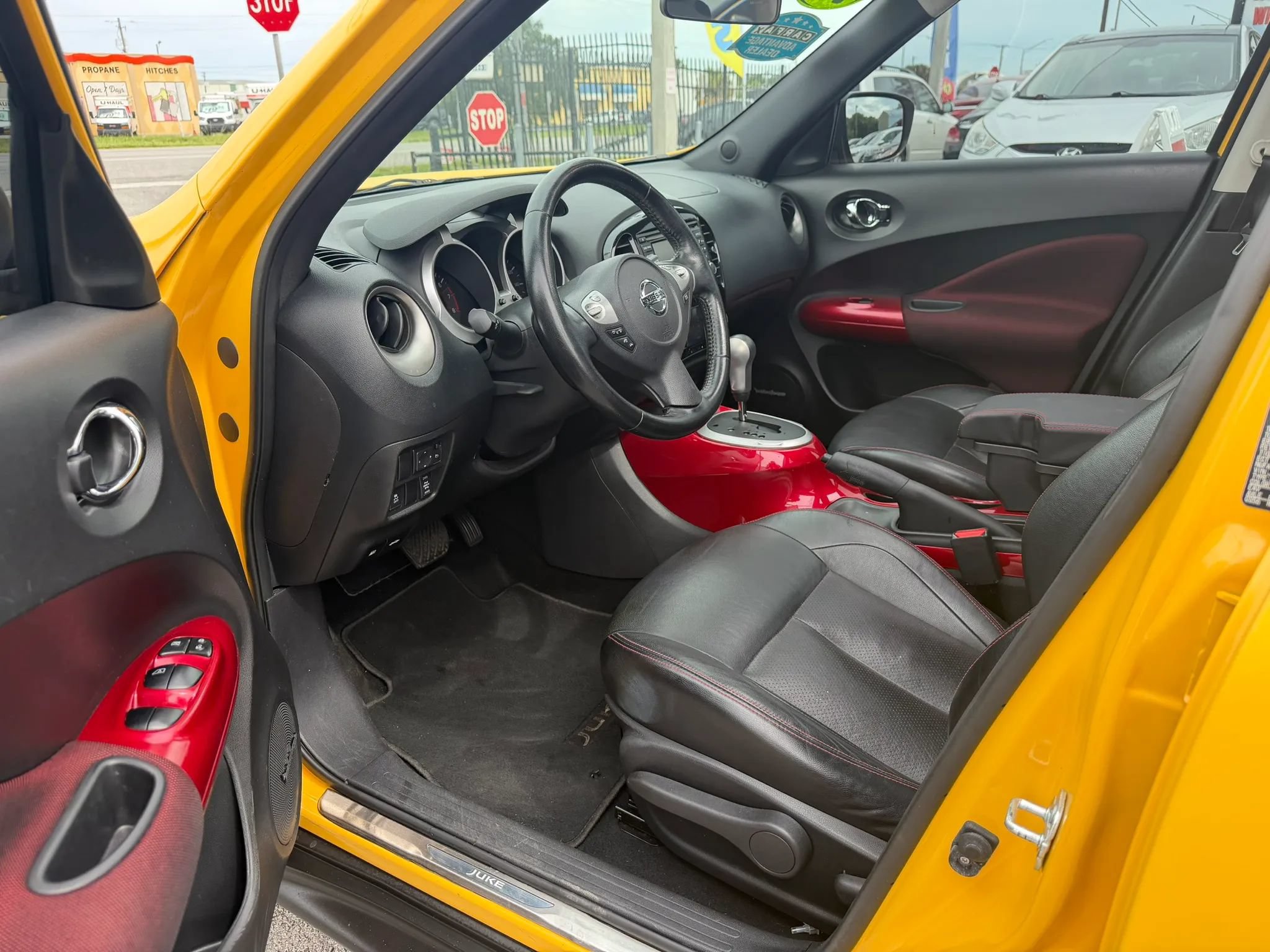 Used 2017 Nissan Juke SL w/ Interior Illumination Package AWD/4WD image 8