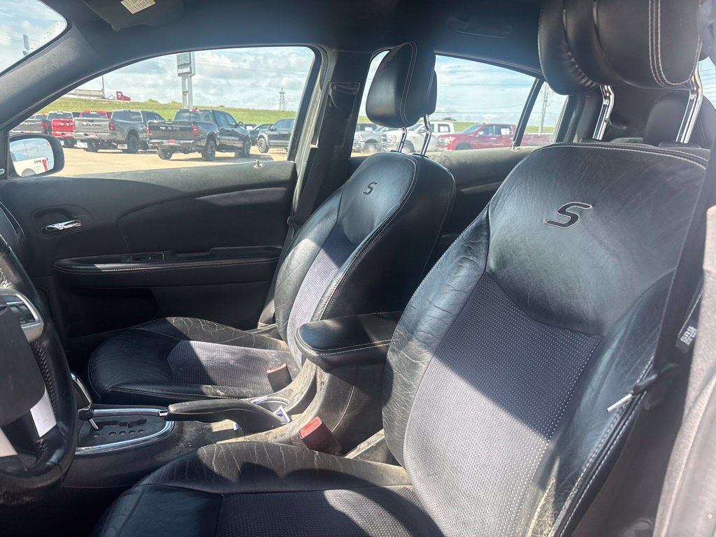 Used 2013 Chrysler 200 Limited FWD image 7