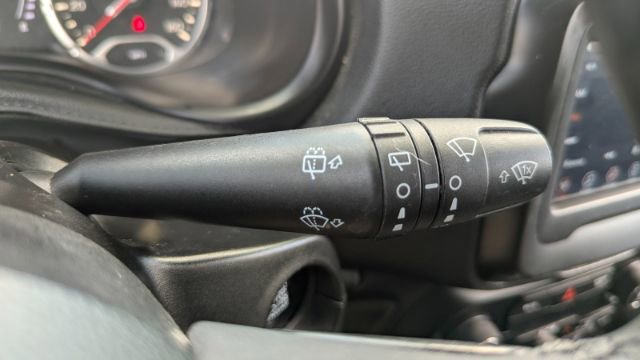 Used 2018 Jeep Renegade Latitude image 26