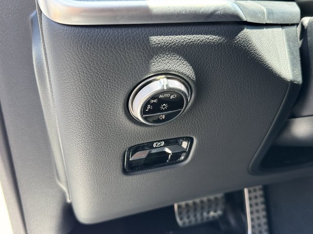 Used 2025 Mercedes-Benz GLC 300 4MATIC image 18