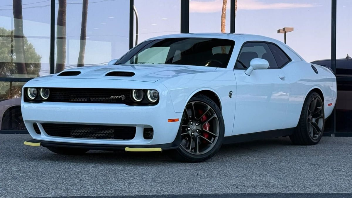 Used 2021 Dodge Challenger SRT Hellcat Redeye RWD image 2
