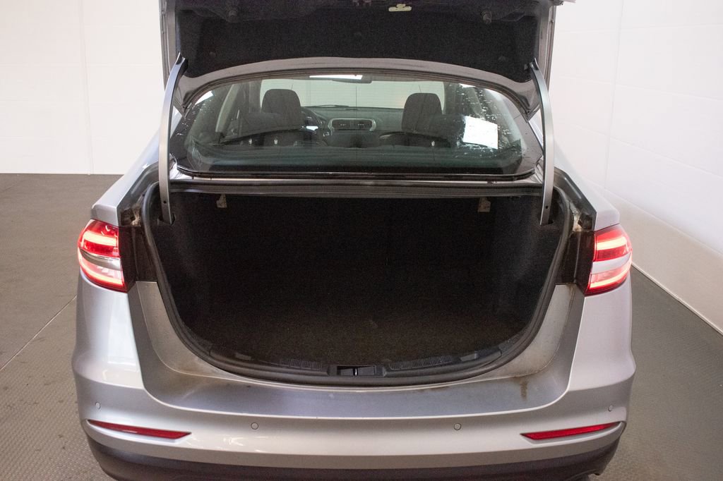 Used 2020 Ford Fusion SE FWD image 23