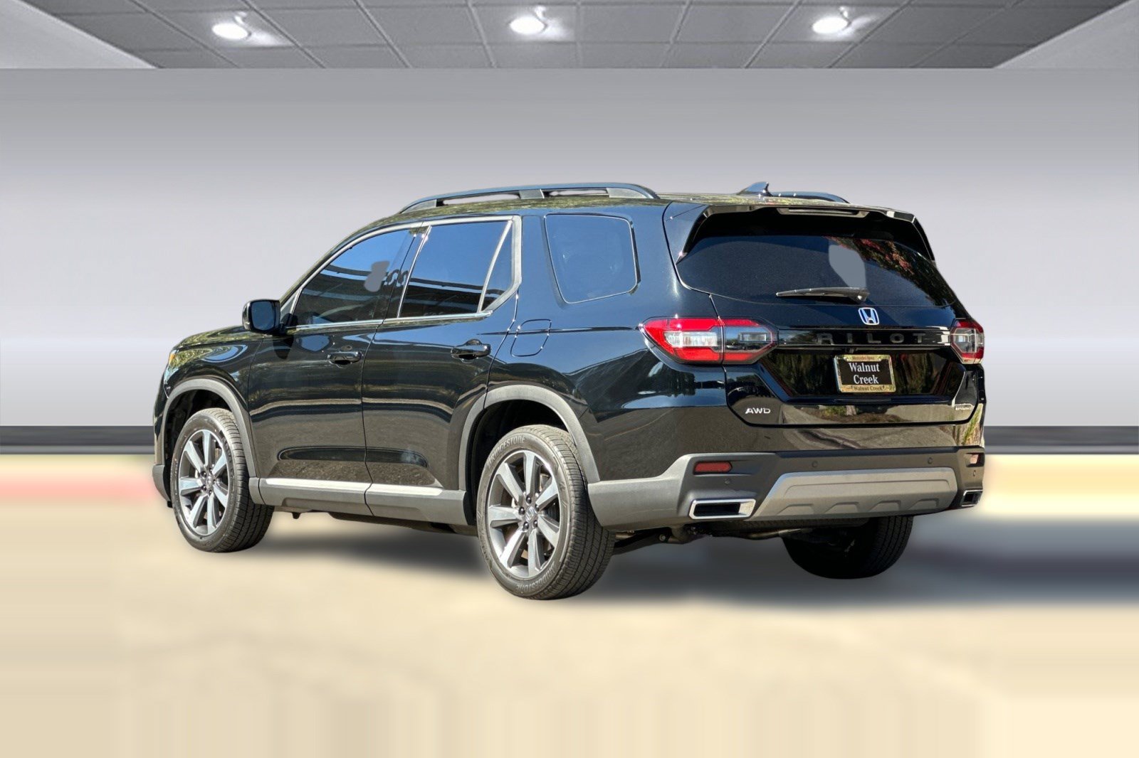 Used 2024 Honda Pilot Touring image 3