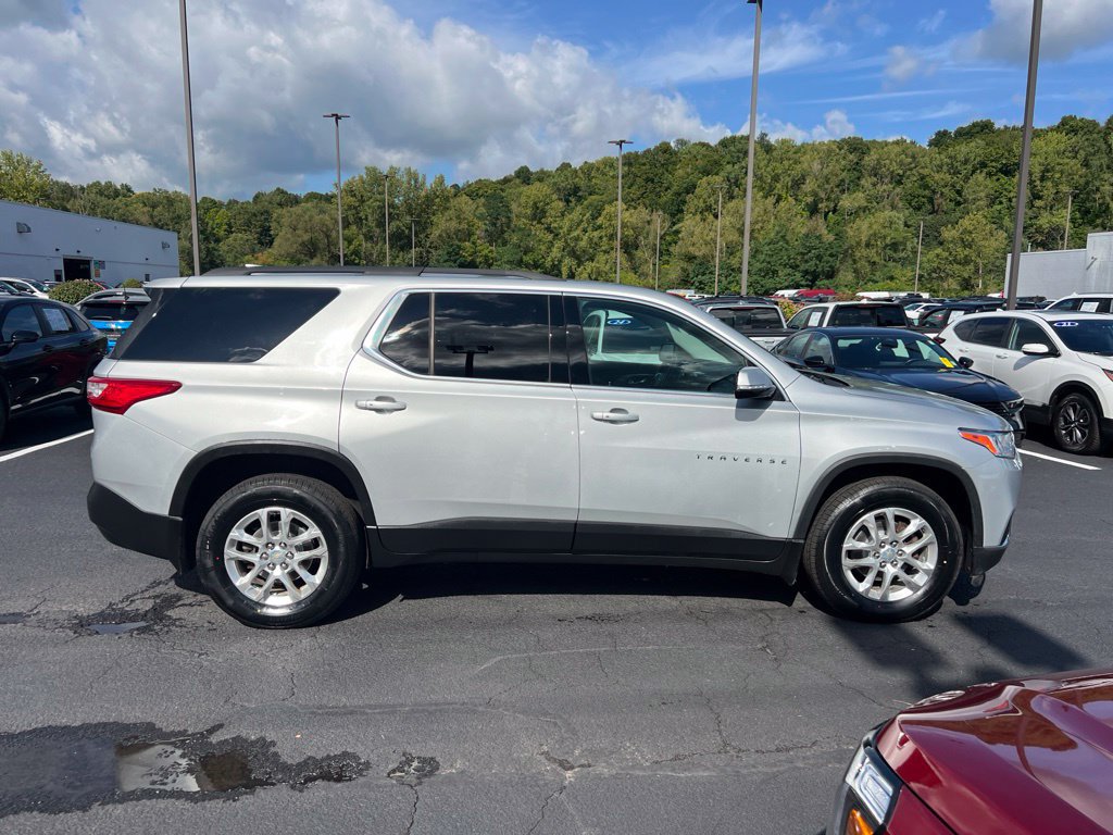 Used 2020 Chevrolet Traverse LT w/ Driver Confidence II Package AWD/4WD image 6