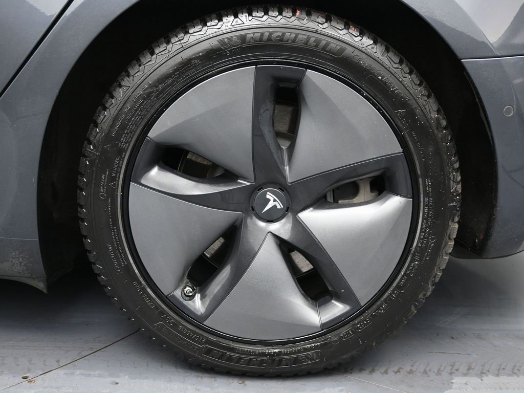 Used 2018 Tesla Model 3 Long Range image 9