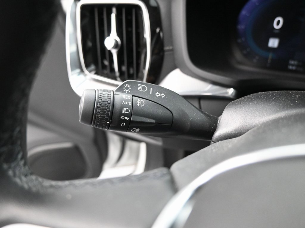 Used 2023 Volvo S60 T8 Ultimate image 17