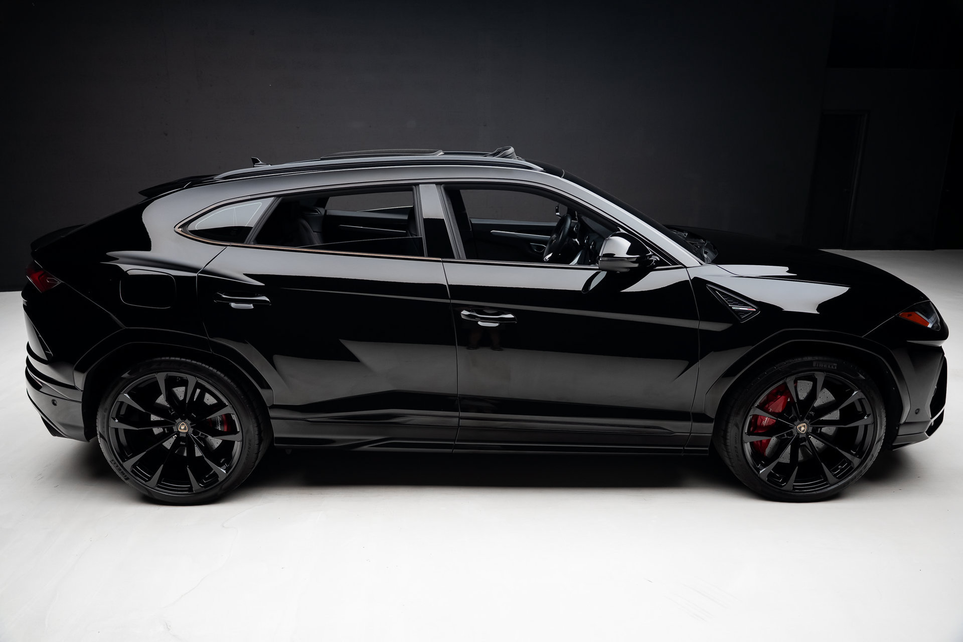 Used 2019 Lamborghini Urus AWD/4WD image 33