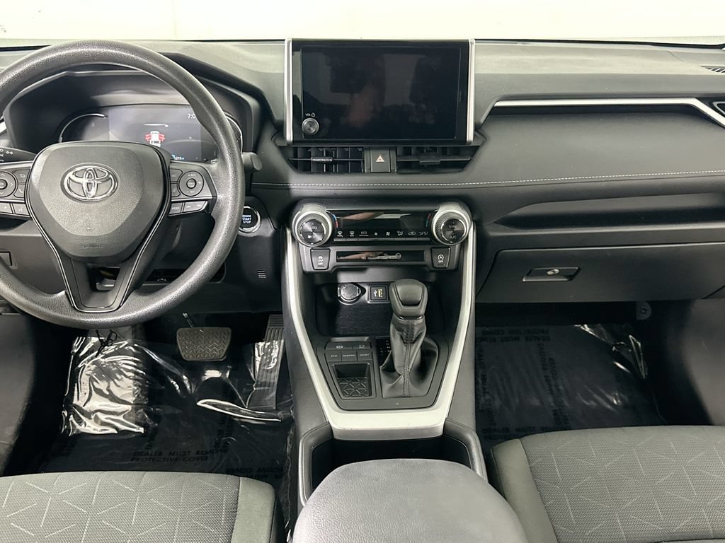Used 2025 Toyota RAV4 XLE FWD image 18