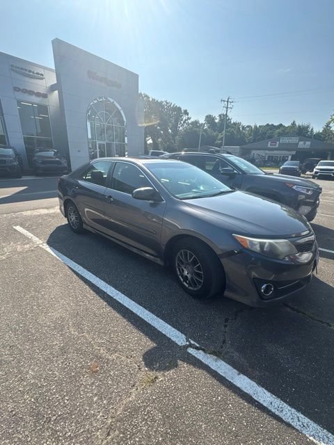 Used 2014 Toyota Camry SE FWD image 6