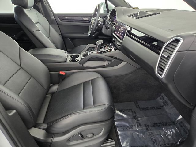 Used 2023 Porsche Cayenne image 3
