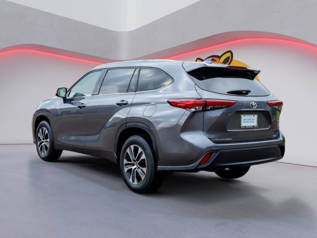 Used 2022 Toyota Highlander XLE image 7