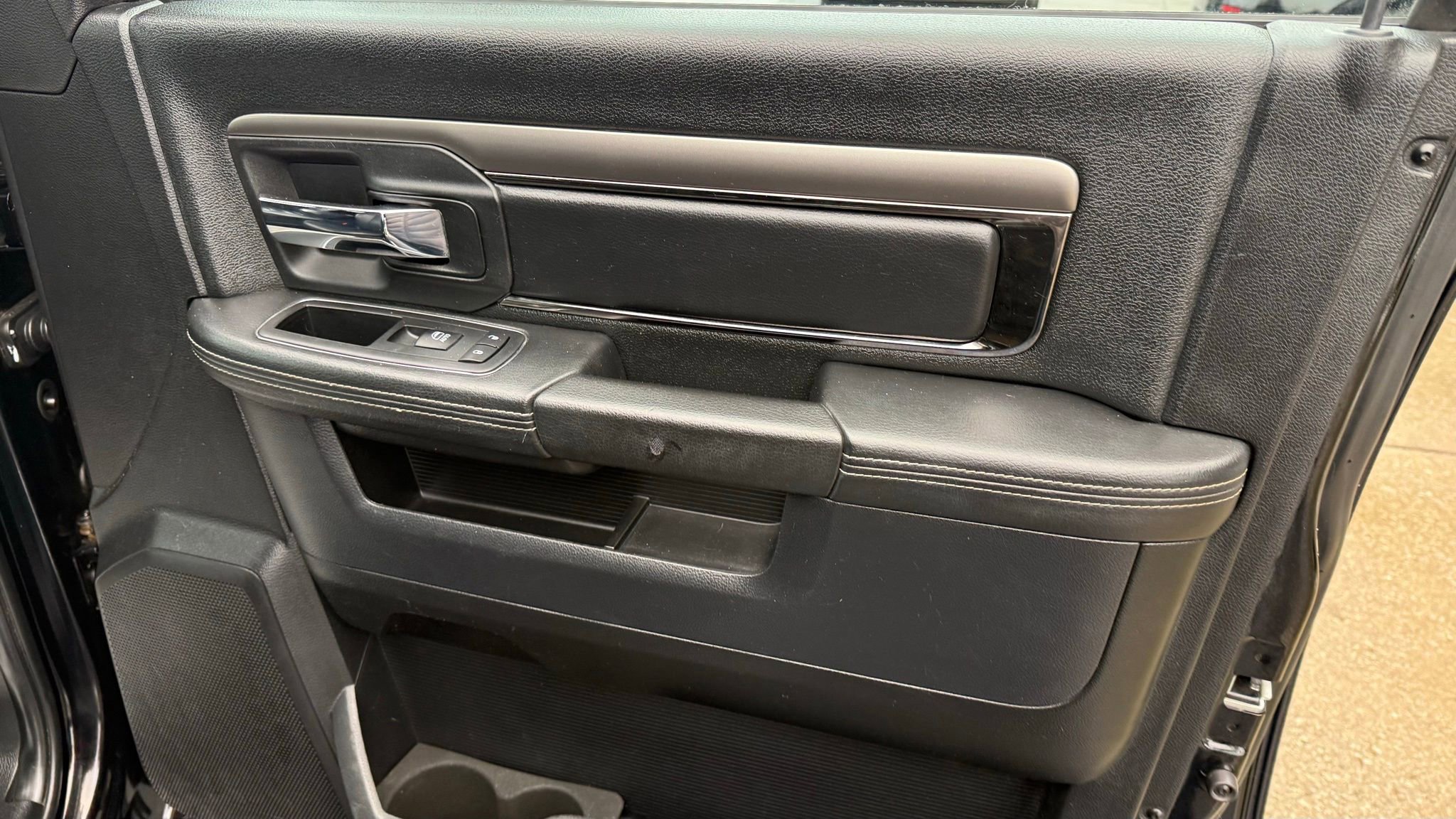 Used 2015 RAM 1500 Sport image 30