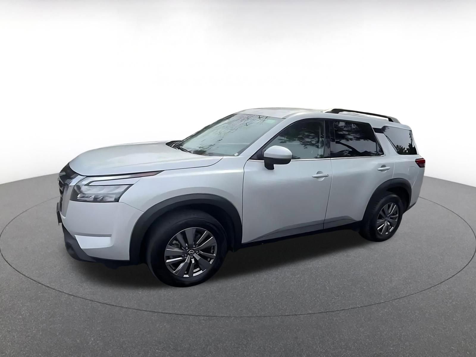 Used 2025 Nissan Pathfinder SV image 8