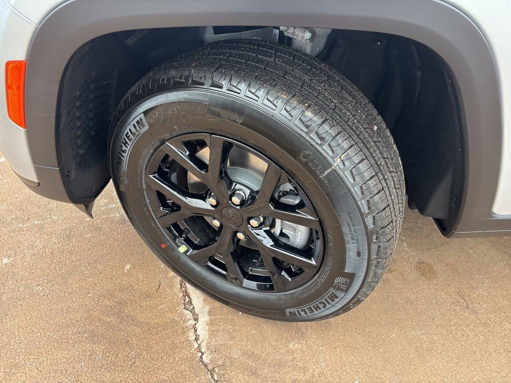 New 2025 Jeep Grand Cherokee L Altitude image 9