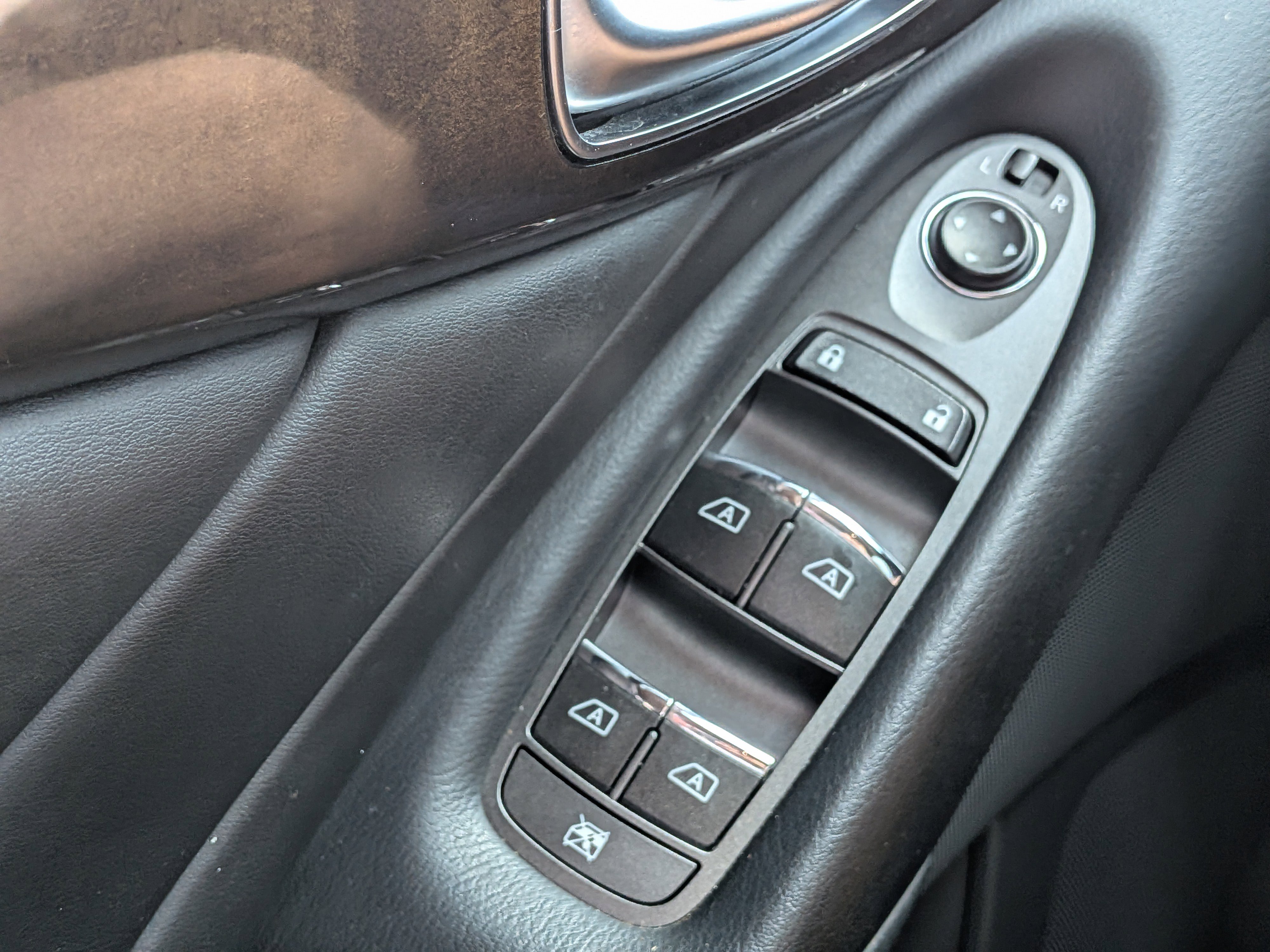 Used 2018 INFINITI Q50 Luxe w/ Cargo Package (L95) image 21