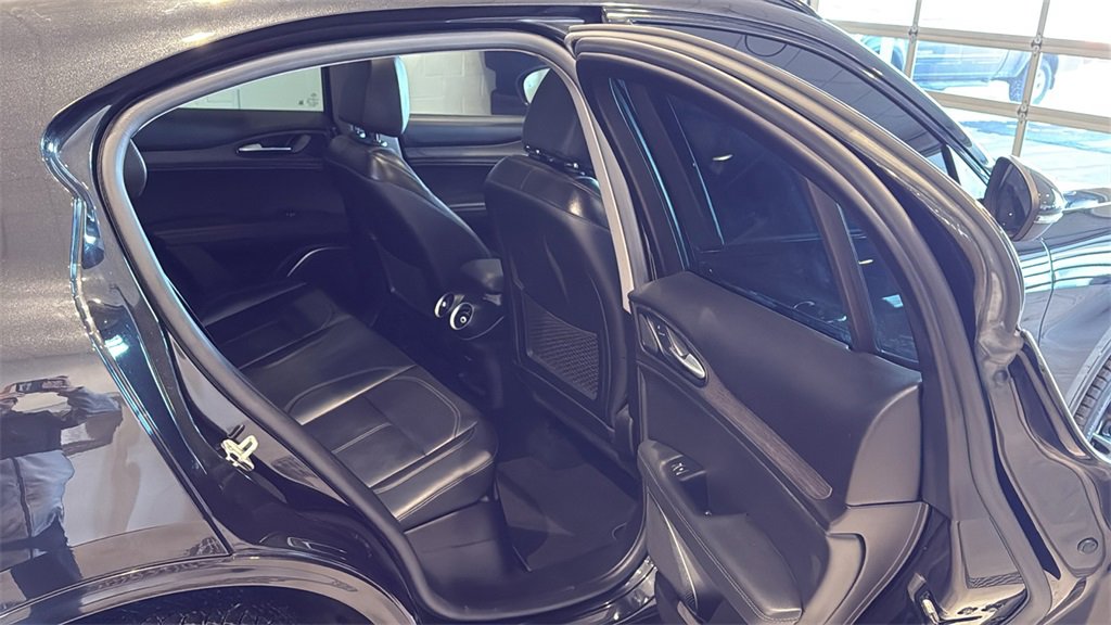 Used 2020 Alfa Romeo Stelvio Ti w/ Nero Edizione image 14