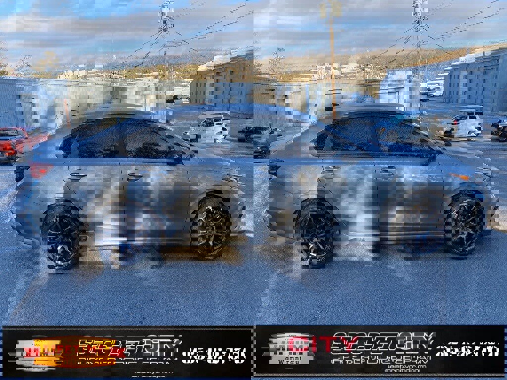 Used 2022 Kia Forte GT w/ GT Technology Package image 4