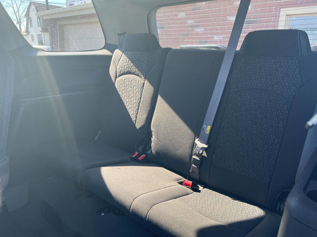 Used 2015 GMC Acadia SLE image 42