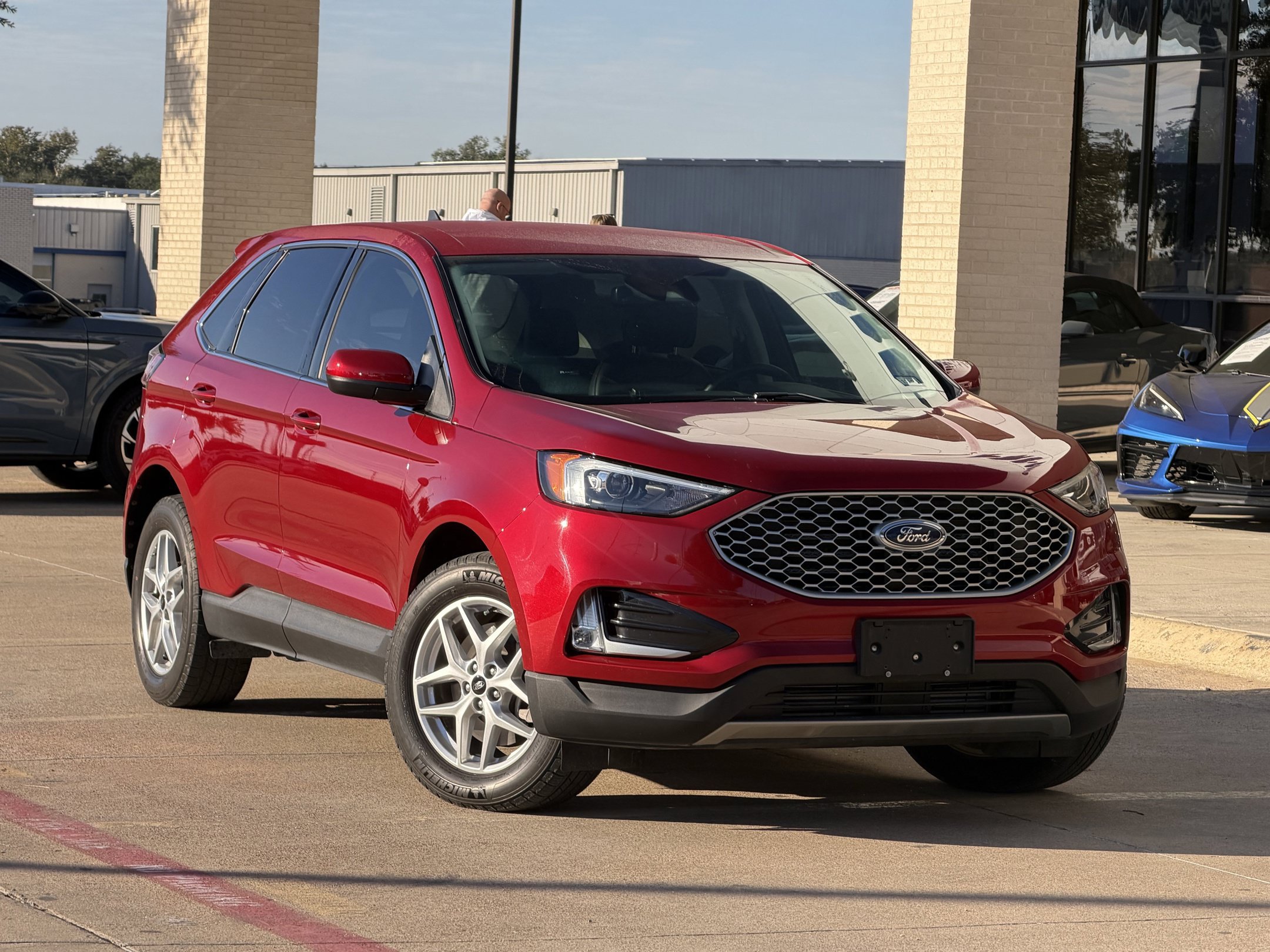 Used 2024 Ford Edge SEL w/ Convenience Package AWD/4WD image 2