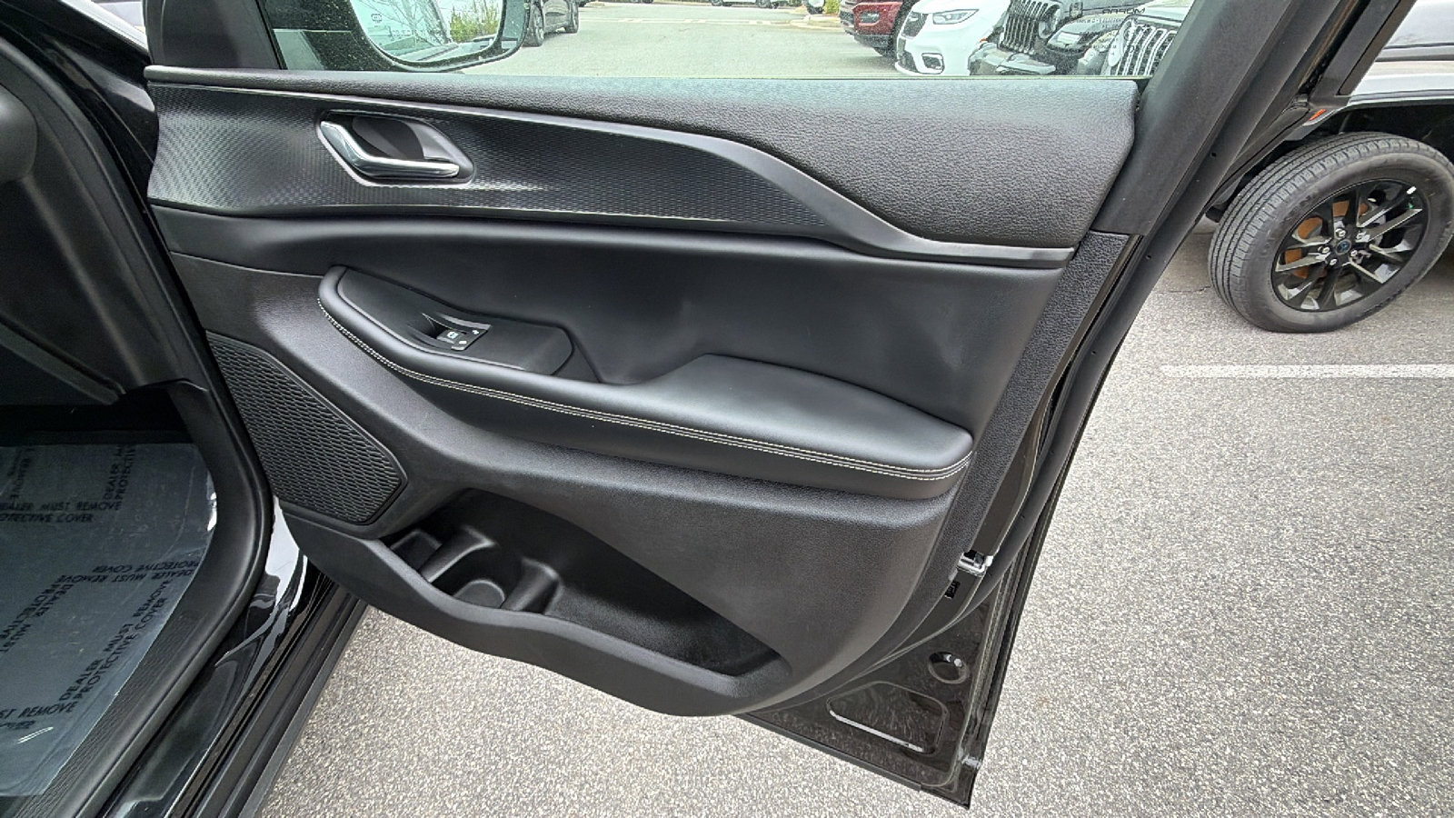 Used 2025 Jeep Grand Cherokee Altitude image 18