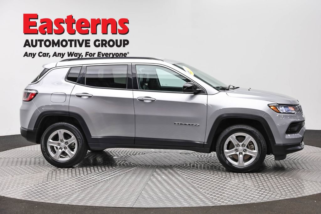 Used 2024 Jeep Compass Latitude AWD/4WD image 4
