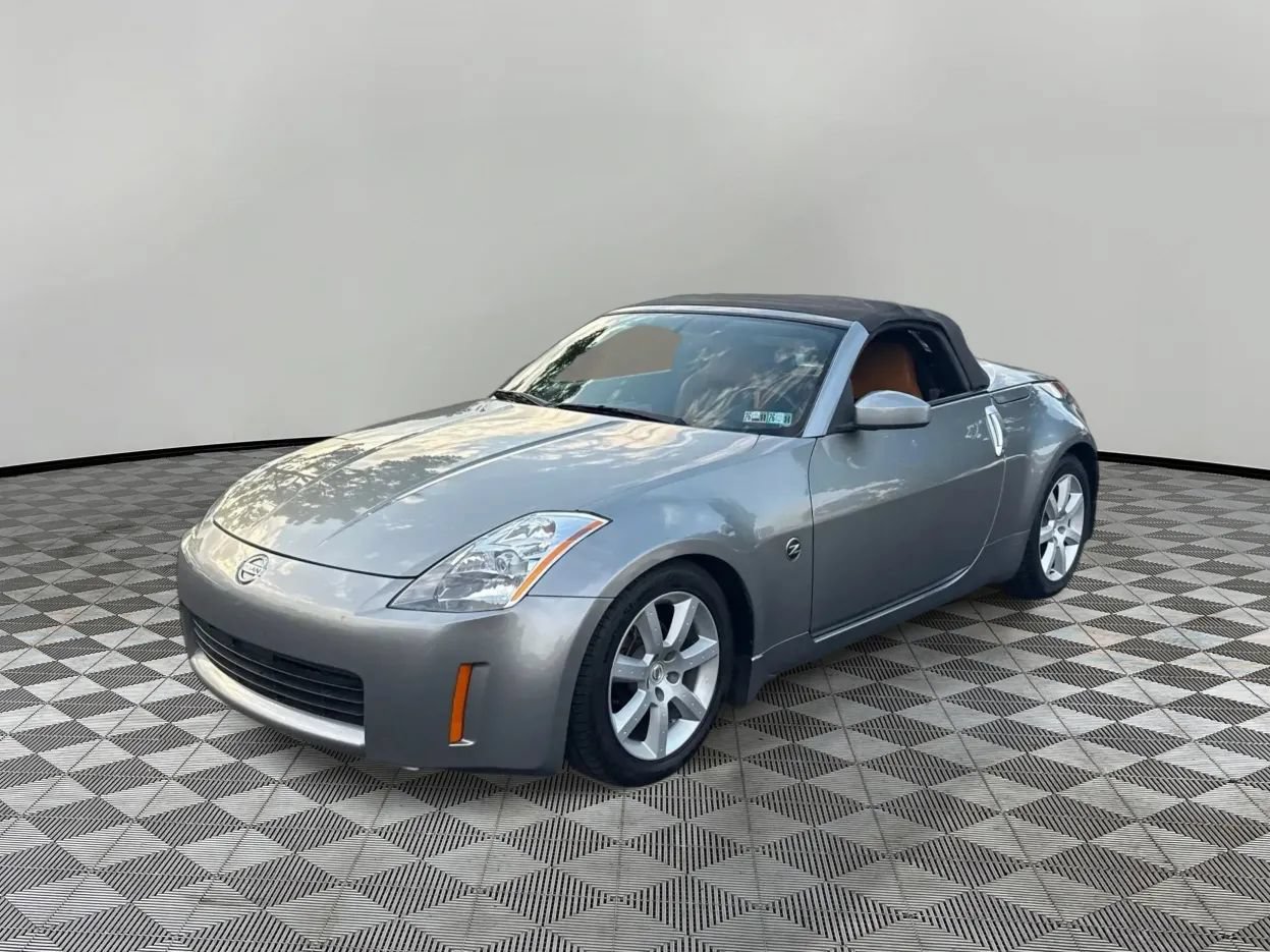 Used 2004 Nissan 350Z Touring RWD image 2